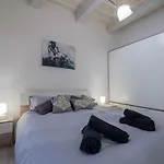 Modern 1-bedroom In By Sf Homes Διαμέρισμα