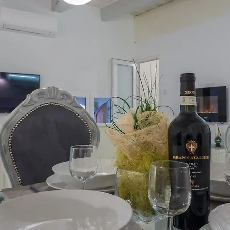 Modern 1-bedroom In By Sf Homes Διαμέρισμα