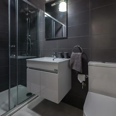Modern 1-bedroom In By Sf Homes Διαμέρισμα