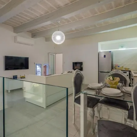 Modern 1-bedroom In By Sf Homes Apartman *