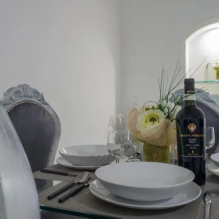 Apartman Modern 1-bedroom In By Sf Homes *