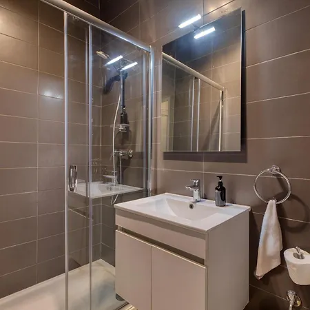 Modern 1-bedroom In By Sf Homes Apartment